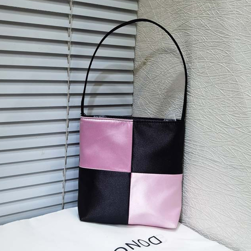 Borsa quadrata in seta Pochett - Interior Design High End recensione e prezzo