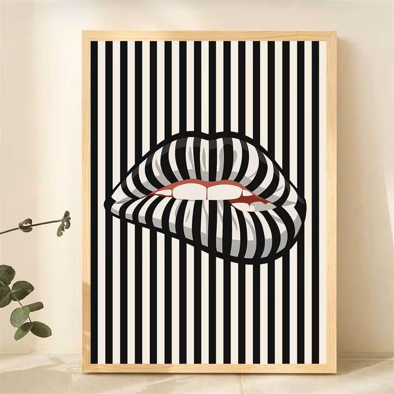 Parete artistica con poster su - Interior Design Apartment recensione e prezzo
