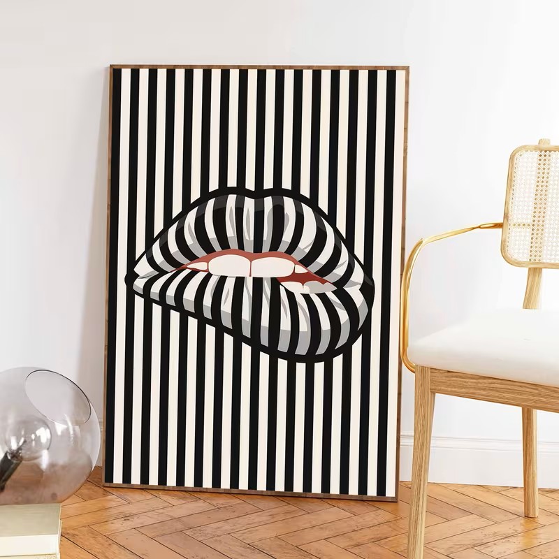 Parete artistica con poster su - Interior Design Apartment recensione e prezzo